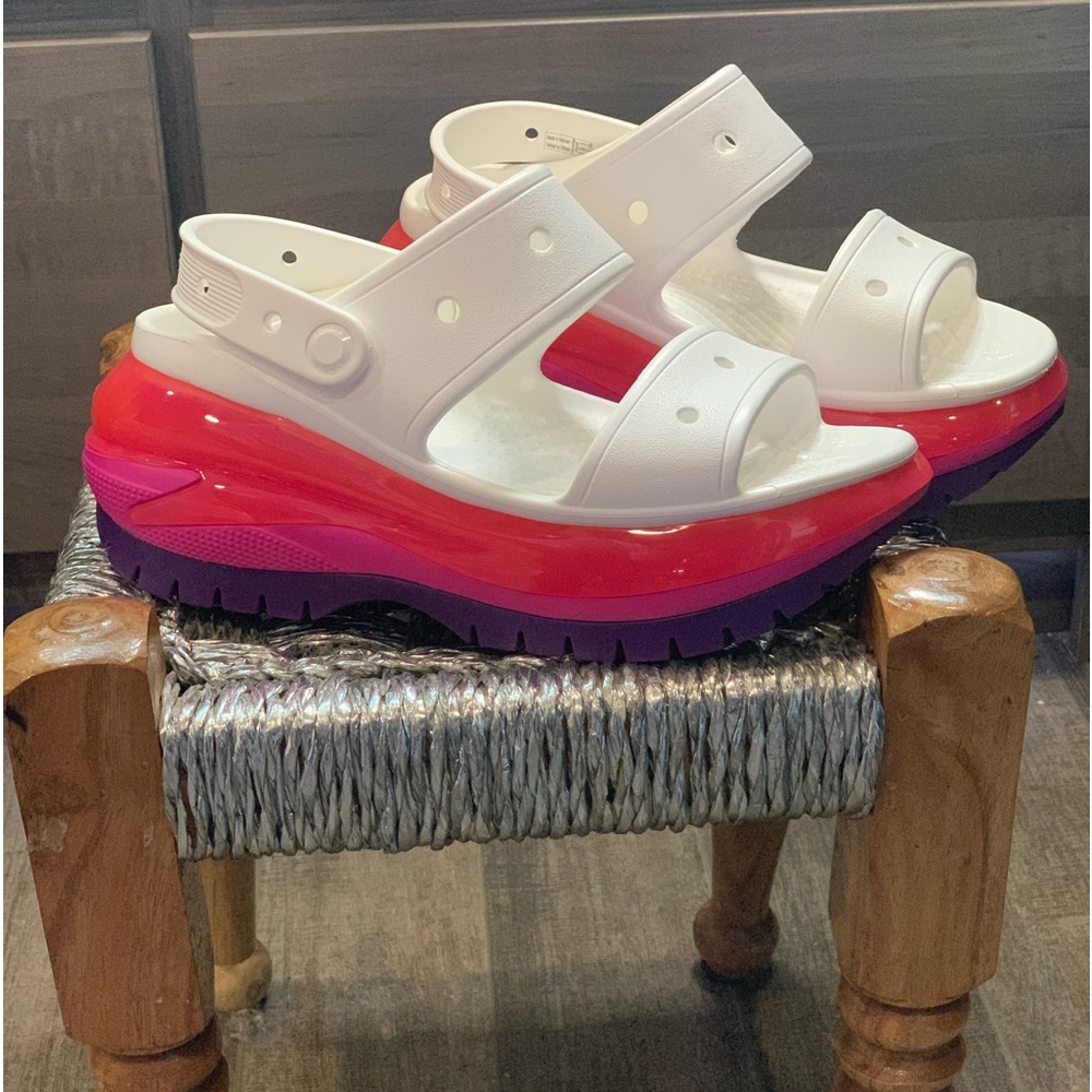 Mega crush sandals size 8